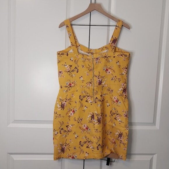 No Boundaries Flower Juniors Dress - Picture 5 of 8